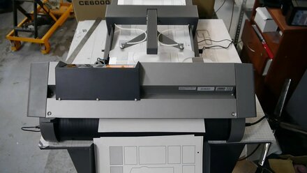 Резка стикеров на плоттере в типографии GCprint.ru