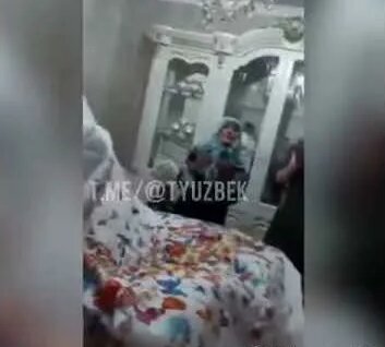 Pantiesdagi ayollarning yashirin kamera videosi