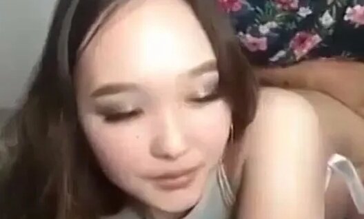 Әйелдердің кеудесіне татуировкасы