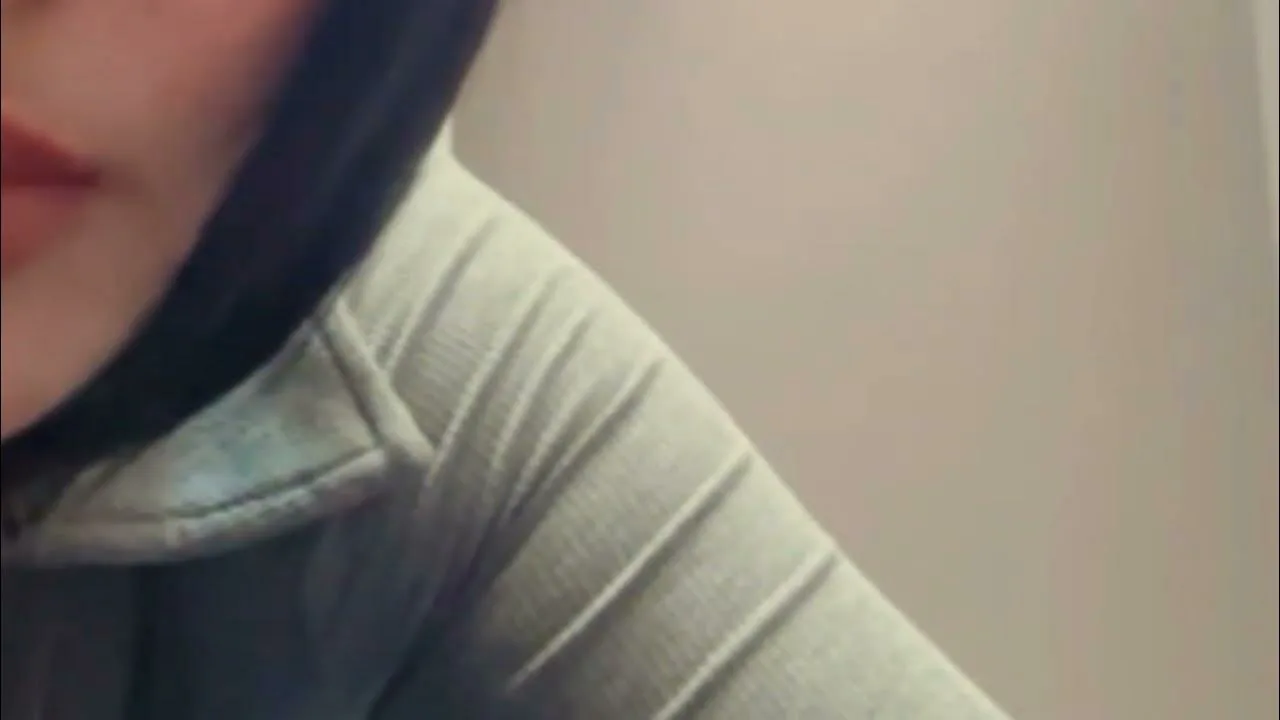 Ормандағы шұлықтағы жетілген порно