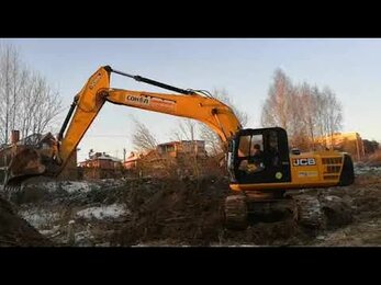 Строительство горки для тюбинга гусеничным экскаватором JCB 200