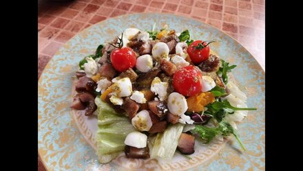 Салат с печеной тыквой и клариевым сомом в соусе унаги. Сом.