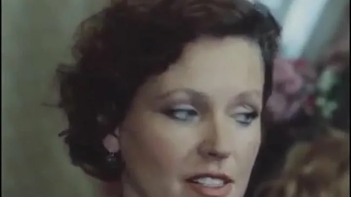 Гимнасттар жалаңаштанған аяқтары жайылған