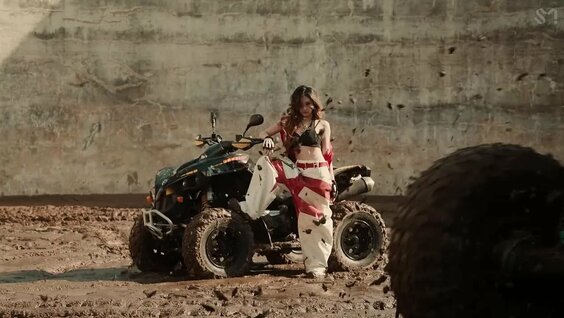 Порно әйелі күйеуінің алдында трахает