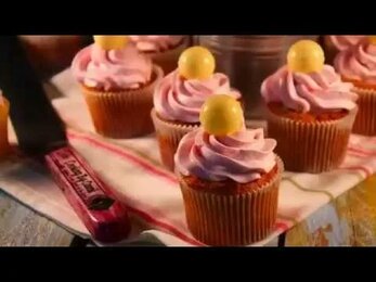 Аветорт - капкейки (маффины) с нежным кремом и шариками из шоколада
