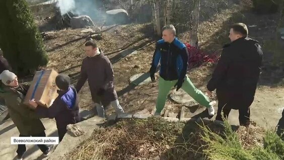 20 тонн гуманитарнои помощи Донбассу собрали волонтеры — Видео от ЛенТВ24 - Новости