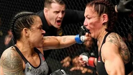 Amanda Nunes Knocks Out Cris Cyborg To Become First Woman UFC Double ...