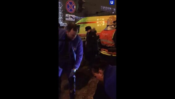Две иномарки столкнулись на Невском проспекте в Петербурге — Видео от URA.RU