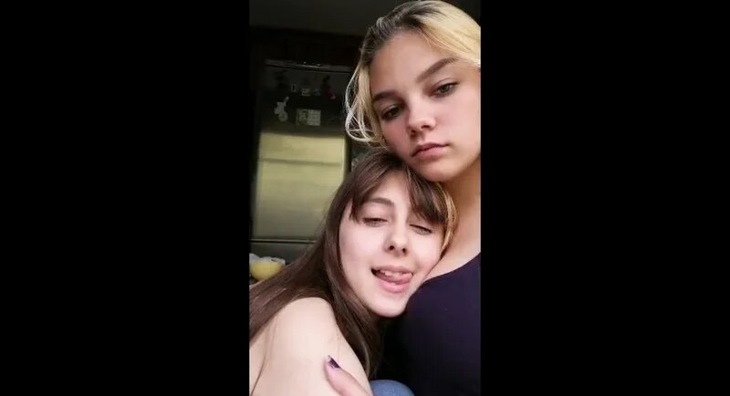 Live Stream Russian Periscope Girls Muuurrr228 With Friend Kissing And Teasing русский