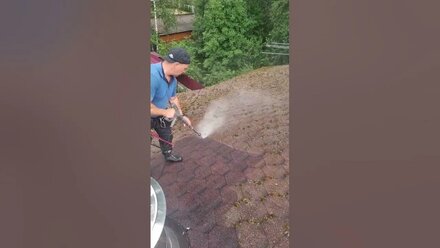Мойка крыш от мха #дача #дом #клининг #мох #частныйсектор #cleaning #hardwork #работа #шашлыки