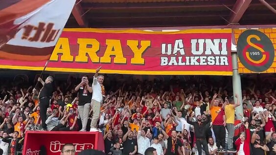 Mauro Icardi ve Galatasaray taraftarı. – -.mp4 — Видео от Galatasaray SPOR Kulübü | Галатаса…