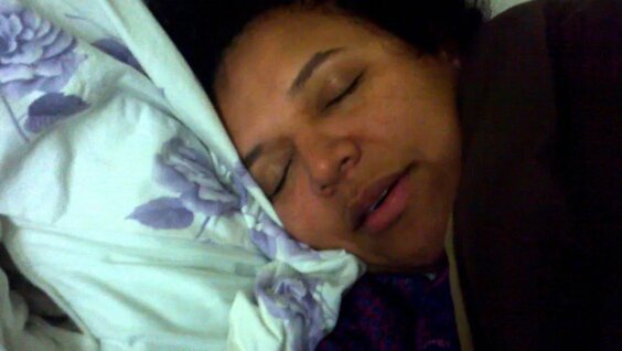 Uyda etuk ayollarning porno fotosuratlari