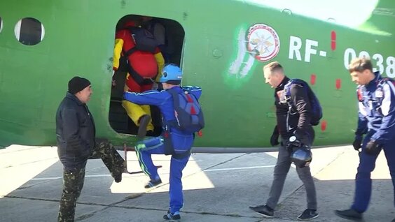 Прыжки с парашютом — Видео от Медиаагентство «Самара 450»