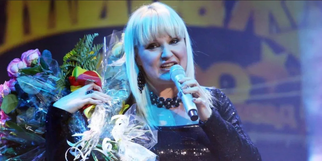 киска ххх тұрып жалайды