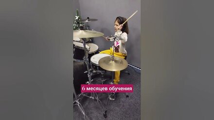 Маленькая барабанщица Майя! Сейчас она готовится к своему первому концерту🤯😺