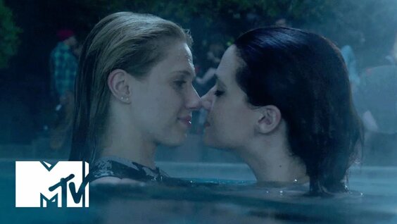 Girls Making Out In Pool