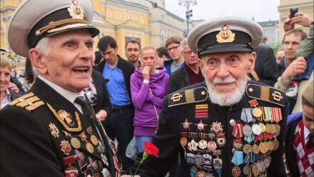 Павел Евграфов - «Цветы на 9 мая» (ст. Владимира Захарова, муз. Павла Евграфова)