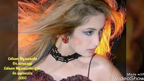 Судағы жалаңаш қыздың скринсейвері