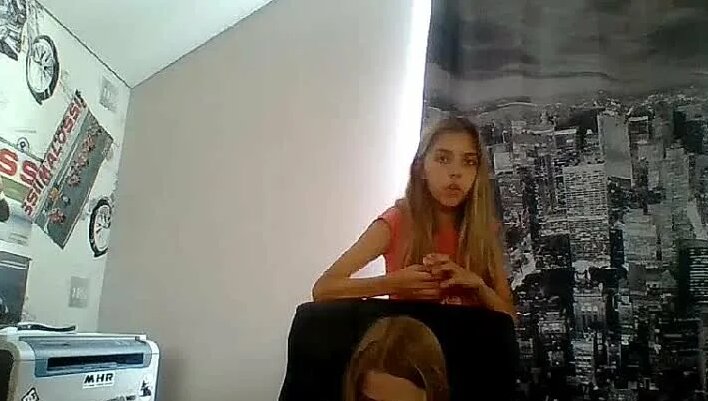 Скрытая камера над сестрой - Смотреть онлайн в поиске Яндекса по Видео