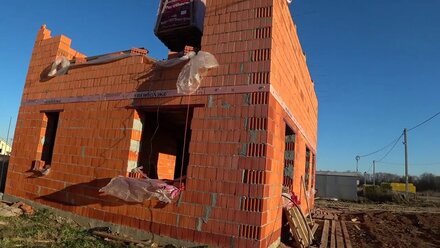 Кирпич или газобетон? Что теплее? Из чего строить?