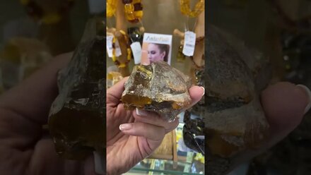 Кусок натурального Балтийского янтаря