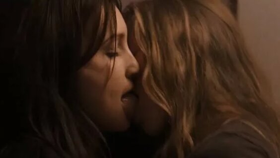 Lesbians Deep Kissing