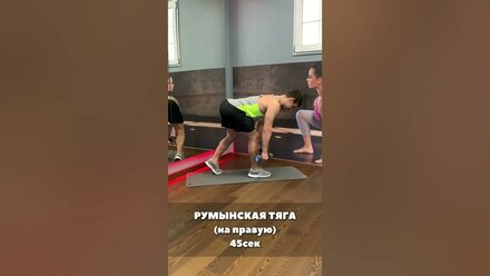 Тренировка ног и плеч в зале.