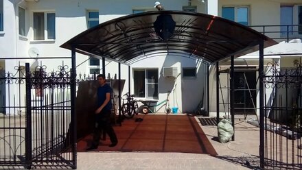 монтаж навеса из поликарбоната Кузня "Славянский Узор"