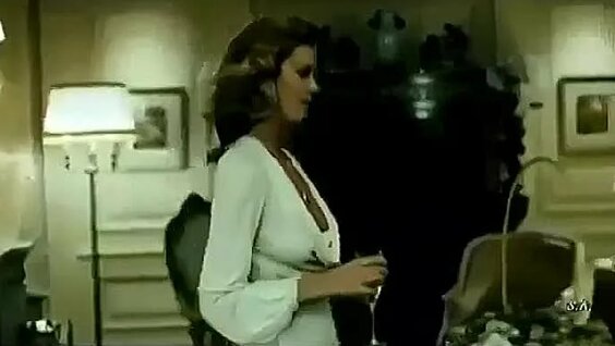 Qizlarning anuslarini yaqindan suratga olish