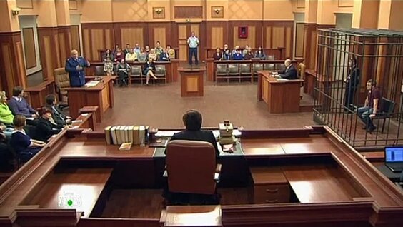 напряженный зал суда присяжные