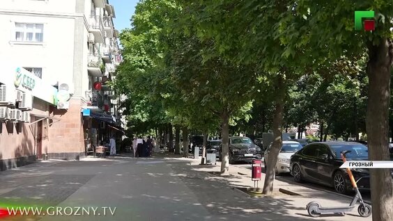 В ходе прогулки по Грозному Рамзан Кадыров пообщался с горожанами — Видео от Чгтрк Грозный