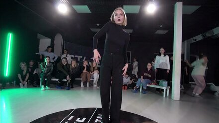 Contemporary & Experimental Duel - Beginners 14+. Mell vs Liza