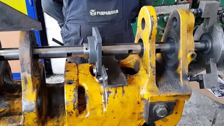 Розточка проушин.Ремонт JCB.