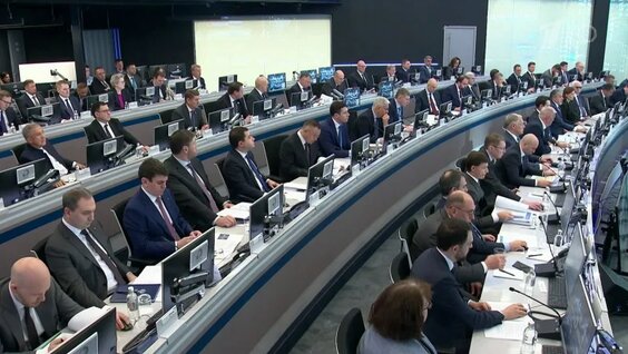 Реализацию программы развития строительной отрасли и ЖКХ обсудили на стратегической сессии п...