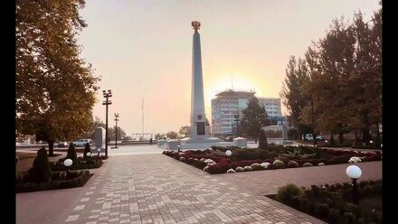Пешком по Площади Победы у стелы Воинской славы в Мелитополе 2023