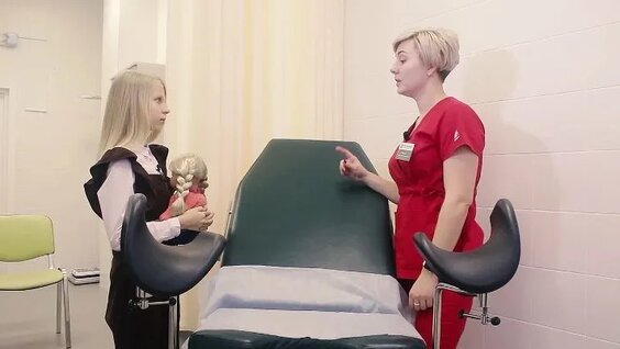 Ginekologning kabinetidagi yashirin kamera videosi