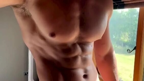 Josh Watson, mẫu gym trai thẳng Anh biệt danh Mr. Muscle