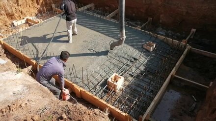 Уплотнение бетона механическим высокочастотным вибратором