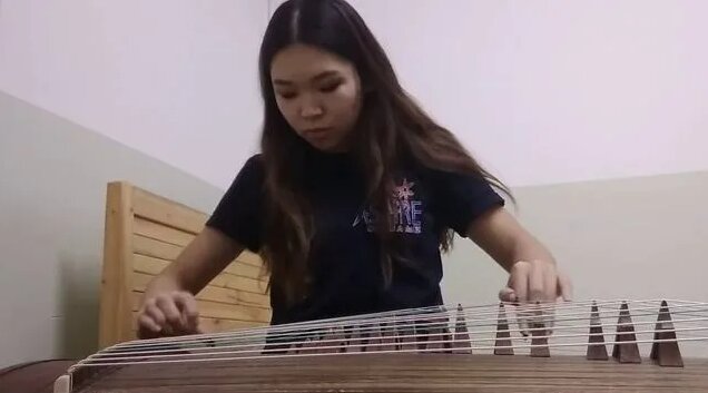 Guzheng (гуджен) - китайский народный инструмент - Смотреть онлайн в ...