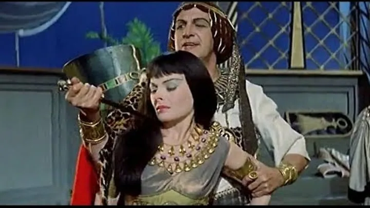 Транссексуал күйеуін өз мүшесін соруға мәжбүрлейді