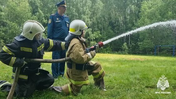 Как проходила пожарно-спасательная эстафета в палаточном лагере «Юный спасатель-пожарн...