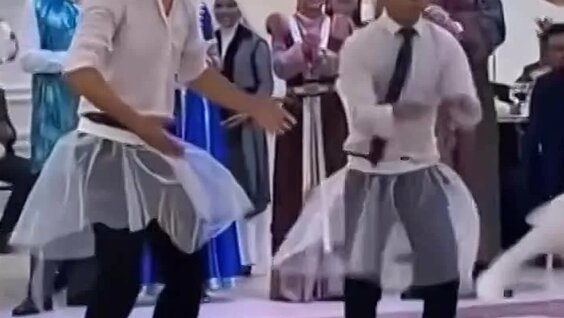 Беліне дейін сперматозоидпен жабылған қара әйелдің порно фотосуреті