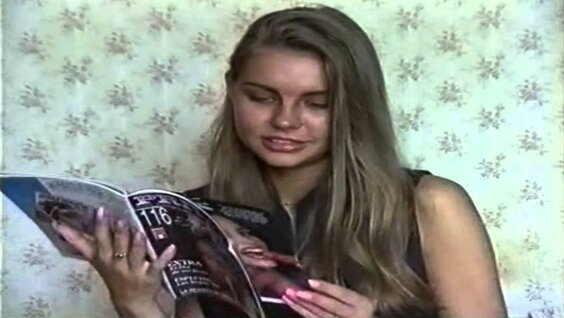 Homilador ayol bir minal berdi va uning eshak katta qora xoroz oldi.