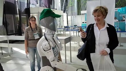 Наш робот на выставке ECOM Expo'17 приступает к работе