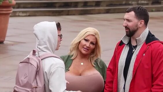 Butunlay jinni surat