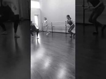 Занятия contemporary dance в Alex ballet Studio начинающий уровень