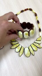 Королевский пейзажный янтарь с красным деревом