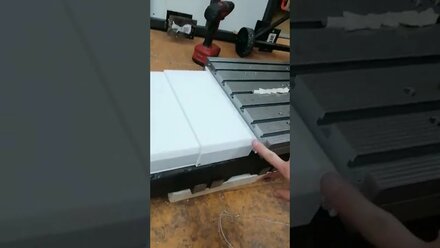 Показываю работоспособность телескопической защиты фрезерного станка. Произведена на 3д принтере