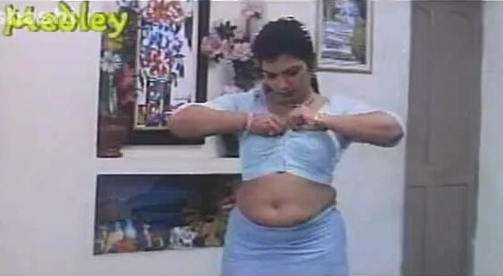 Mallu actress Sajini aunty boobs show