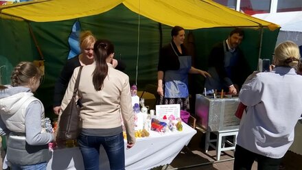 мэр г. бронницы принял участие в мастер-классе резные свечи